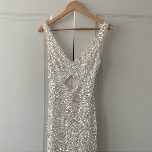 Betsy Adam V-Neck Cutout-Detail Sequinned IvorySilver 4 - Picture 10 of 16